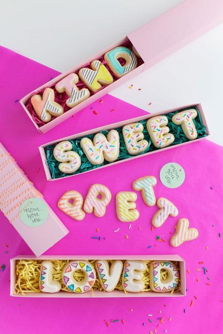 DIY Mother's Day Cookie Cards via Love Tell Chocolate | Francois et Moi