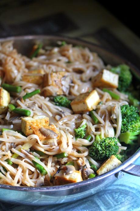 Thai Rice Noodles with Asparagus, Broccoli, Mushrooms, and Tofu