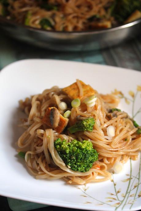 Thai Rice Noodles with Asparagus, Broccoli, Mushrooms, and Tofu