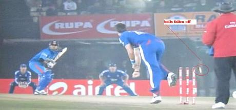 Chris Gayle on fire ............ dead ball striking spider cam cables !!!