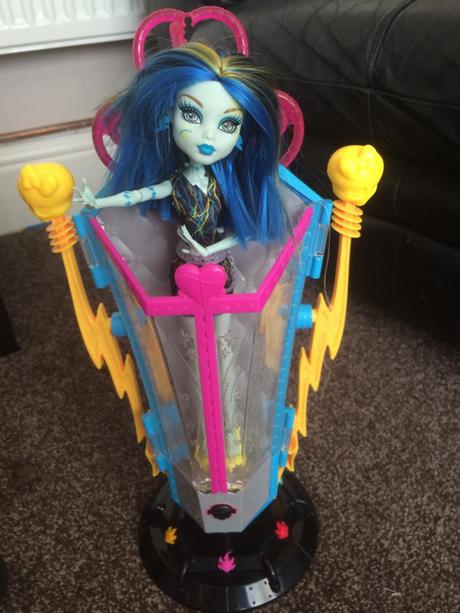 Toyologists: Monster high freaky fusion recharge chamber.