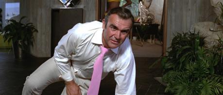 Bond Style – Cream Linen Suit in Vegas (Diamonds are Forever) Connery's cringe matches mine when I first saw that goddamn tie.