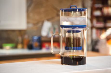 Cold Brew Coffee Maker made of glass and blue silicone