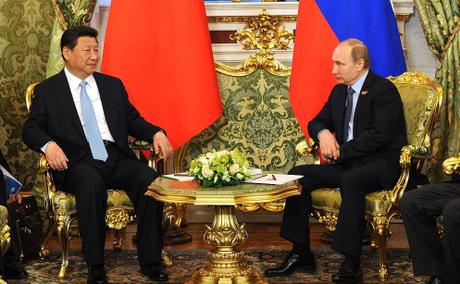 Chinese President Xi Jinping with Russian President Vladimir Putin, Moscow, 8 May 2015.