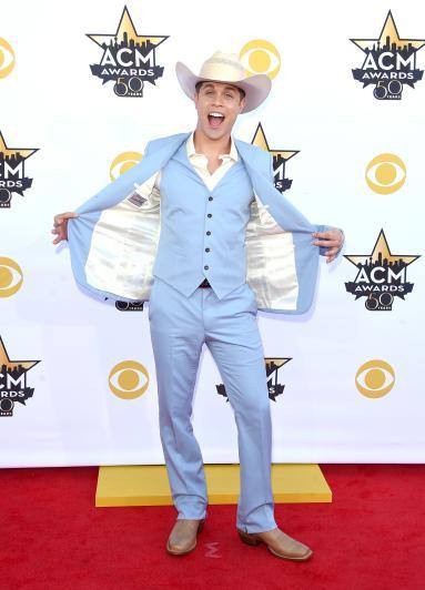 singer dustin lynch