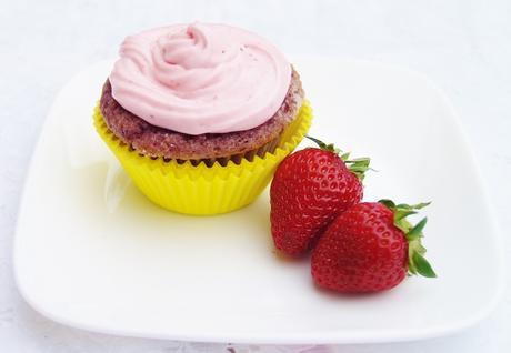 Fresh Strawberry Cupcakes and Frosting 