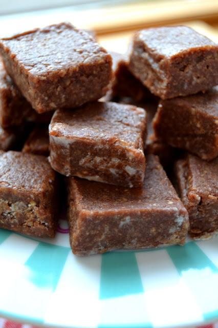 raw chocolate and pear fudge