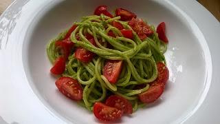 Linguine with wild garlic pesto & plum tomatoes