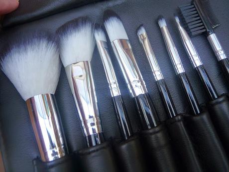 8 Piece Avere Makeup Brush Set with Case Review