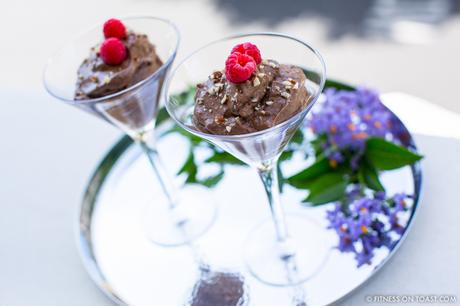 AVOCADO CHOCOLATE MOUSSE! Fitness On Toast Faya Blog Girl Healthy Recipe Food Nutrition Health Diet Dessert Indulge Chocolate Mousse Avocado Lighter Choice Tasty Delicious Treat-8