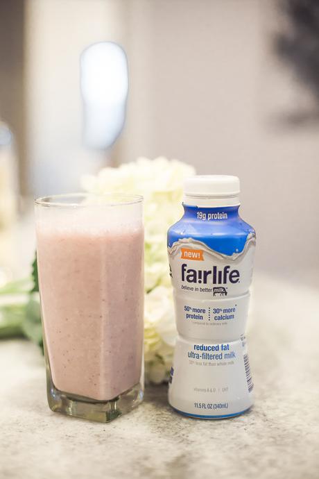 SIMPLE SMOOTHIE WITH FAIRLIFE