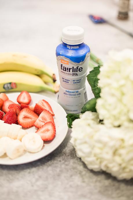 SIMPLE SMOOTHIE WITH FAIRLIFE