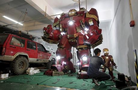 Die Hard Iron Man Fan Builds Himself a Life-Size Hulkbuster Armor