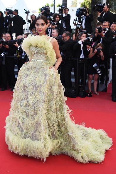 Sonam Kapoor in Elie Saab (Cannes 2015)