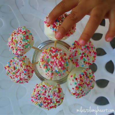 Inipit Cake Pops Tiny Hand