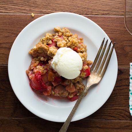 Strawberry Rhubarb Crisp with Oatmeal Cookie Streusel | sweetpeasandsaffron.com @sweetpeasaffron