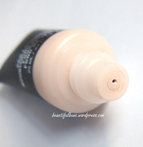 MAC Pro Longwear Nourishing Waterproof foundation (2)