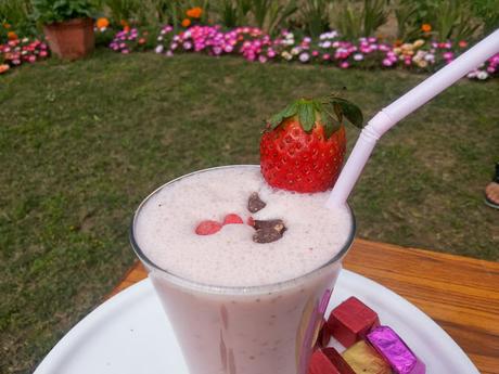 Strawberry Smoothie with Chocolate Chips