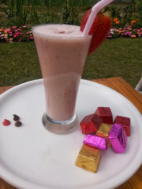 Strawberry Smoothie with Chocolate Chips