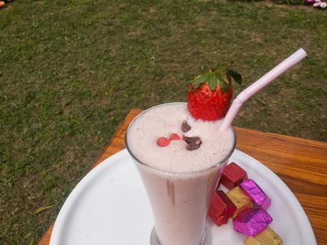 Strawberry Smoothie with Chocolate Chips