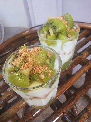 Kiwi Parfait with Oatmeal Cookies Beat the heat