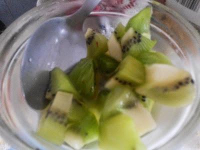 Kiwi Parfait with Oatmeal Cookies Beat the heat