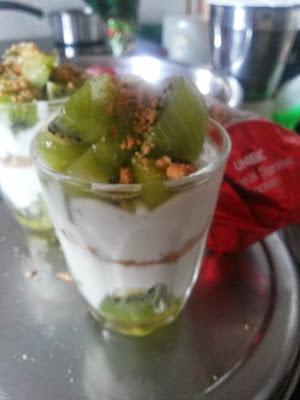 Kiwi Parfait with Oatmeal Cookies Beat the heat
