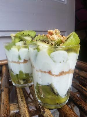 Kiwi Parfait with Oatmeal Cookies Beat the heat