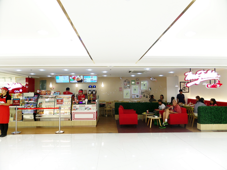 Chill & Chat at Mrs Fields Cafe - SM Makati