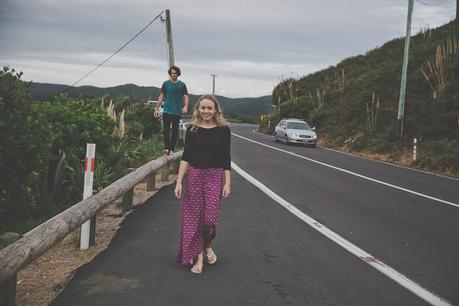 A chilled out engagement session on Piha Beach by CAPTURED by Keryn