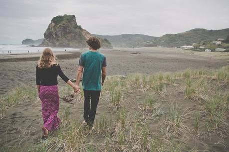 A chilled out engagement session on Piha Beach by CAPTURED by Keryn