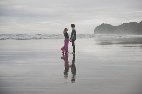 A chilled out engagement session on Piha Beach by CAPTURED by Keryn