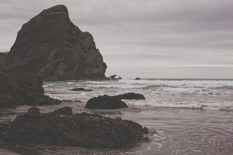 A chilled out engagement session on Piha Beach by CAPTURED by Keryn A chilled out engagement session on Piha Beach by CAPTURED by Keryn
