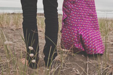 A chilled out engagement session on Piha Beach by CAPTURED by Keryn