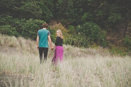 A chilled out engagement session on Piha Beach by CAPTURED by Keryn