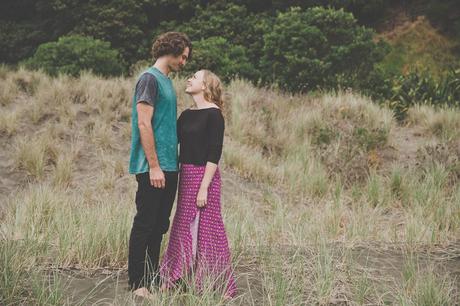 A chilled out engagement session on Piha Beach by CAPTURED by Keryn
