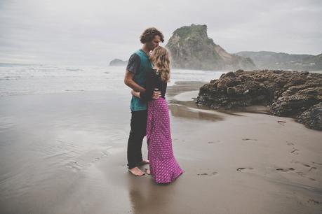 A chilled out engagement session on Piha Beach by CAPTURED by Keryn A chilled out engagement session on Piha Beach by CAPTURED by Keryn