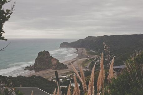 A chilled out engagement session on Piha Beach by CAPTURED by Keryn A chilled out engagement session on Piha Beach by CAPTURED by Keryn