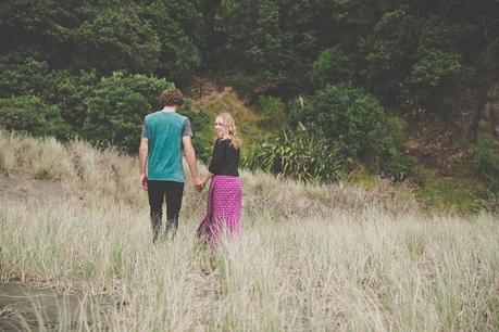 A chilled out engagement session on Piha Beach by CAPTURED by Keryn A chilled out engagement session on Piha Beach by CAPTURED by Keryn