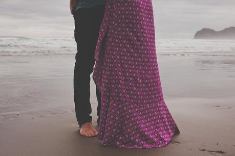 A chilled out engagement session on Piha Beach by CAPTURED by Keryn