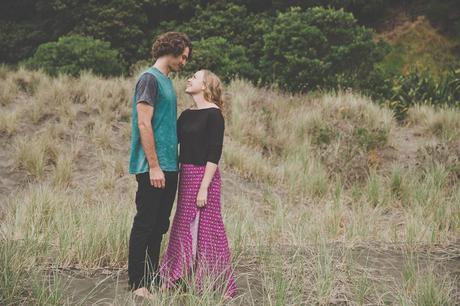 A chilled out engagement session on Piha Beach by CAPTURED by Keryn A chilled out engagement session on Piha Beach by CAPTURED by Keryn