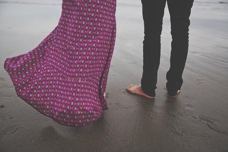 A chilled out engagement session on Piha Beach by CAPTURED by Keryn