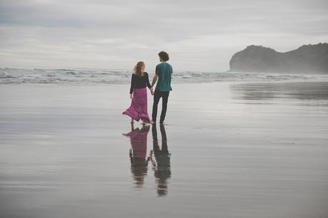 A chilled out engagement session on Piha Beach by CAPTURED by Keryn