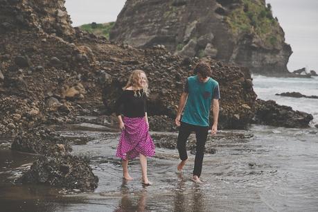 A chilled out engagement session on Piha Beach by CAPTURED by Keryn