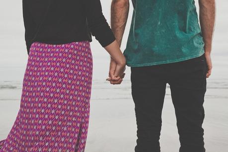 A chilled out engagement session on Piha Beach by CAPTURED by Keryn