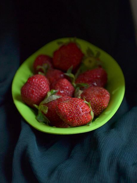 strawberry frozen yogurt popsicles - summer special