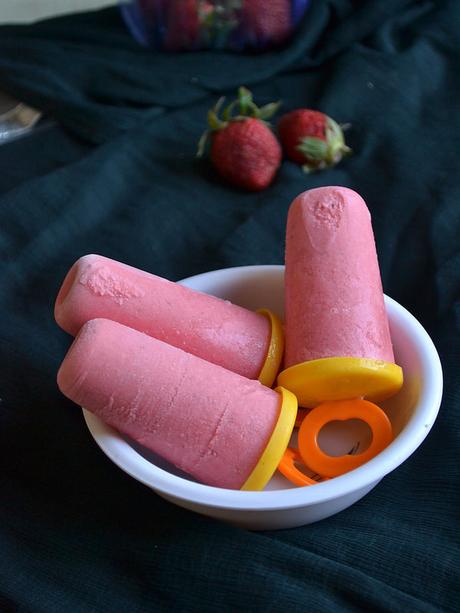 strawberry frozen yogurt popsicles - summer special