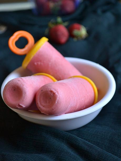 strawberry frozen yogurt popsicles - summer special