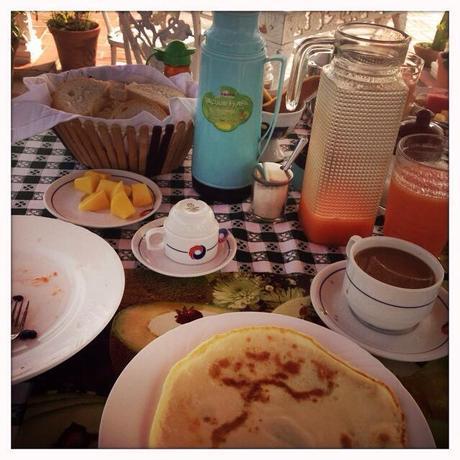 Massive breakfasts with fresh fruit juice, pancakes, and thick coffee.