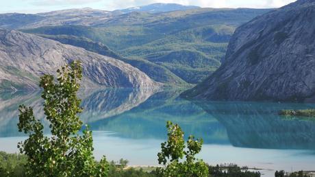 Through the looking-glass Lago Kobbvatnet